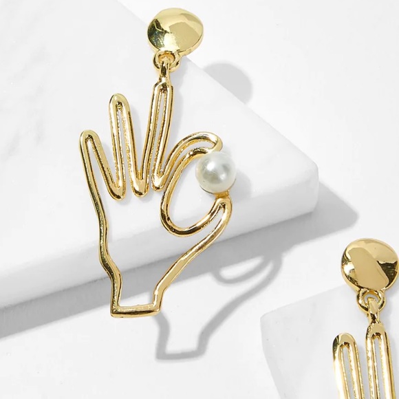 LAST SET Hollow Abstract Hand Statement Earrings - Picture 4 of 4